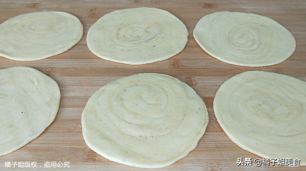 圖片[6]-面粉的新吃法 兩種口味 比餅干還好吃 做法簡(jiǎn)單 一看就會(huì)-起舞食譜網(wǎng)