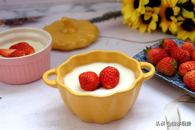 最简单的双皮奶制作方法，超级简单的自制双皮奶（改良做法太简单）