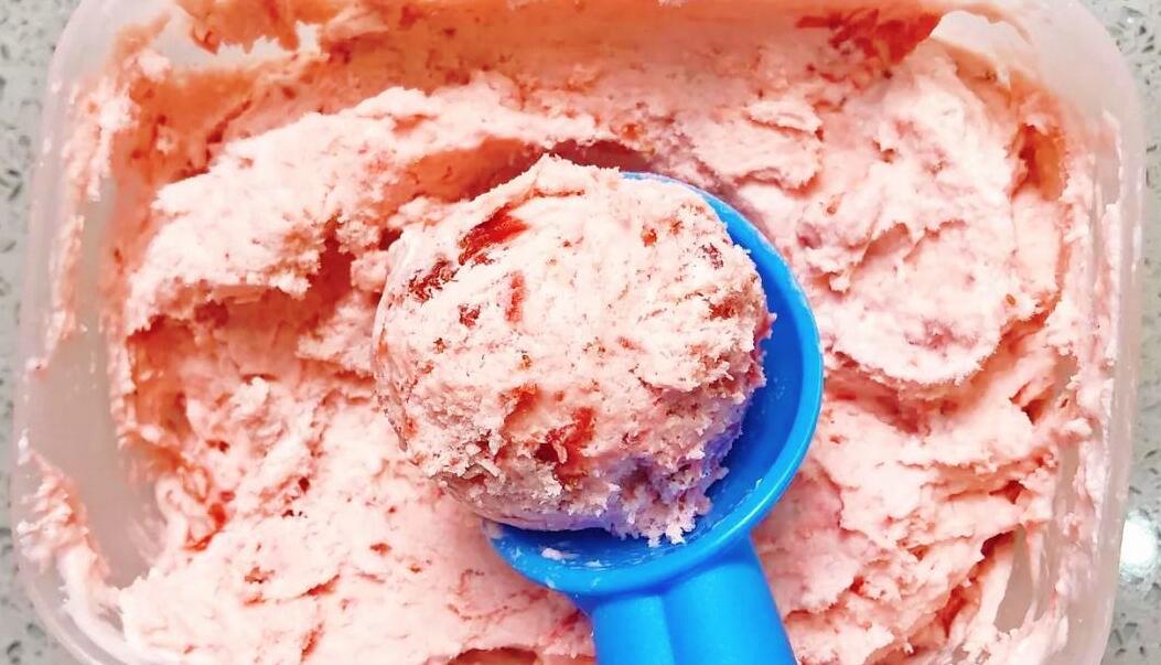【草莓冰激凌】做法步驟圖 自己做健康又實惠 比哈根達斯還好-起舞食譜網