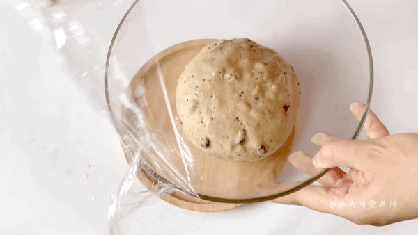 果子面包的做法，水果面包的各种做法（低糖低油的全麦坚果餐包）