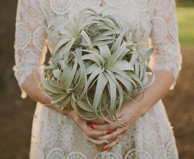 可以制作成经典的圆形手捧,球状的手捧本身给人的感觉就是精致而可爱.