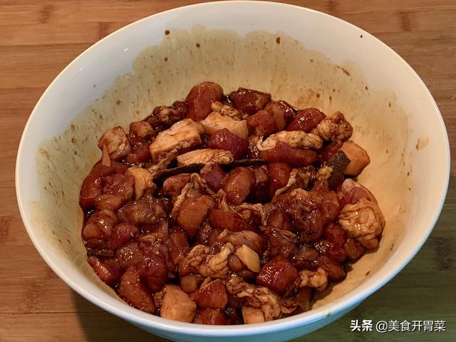 炖白菜的家常做法，猪蹄炖白菜的家常做法（大白菜这样炖特好吃）