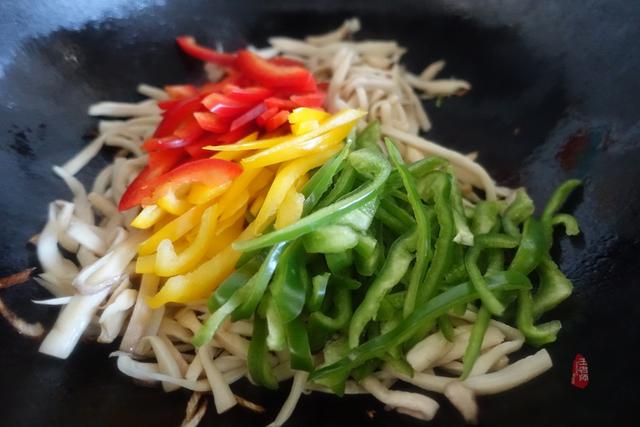 素炒刷把菌的家常做法，炒扫把菌的做法（素炒杏鲍菇虽然是素菜）