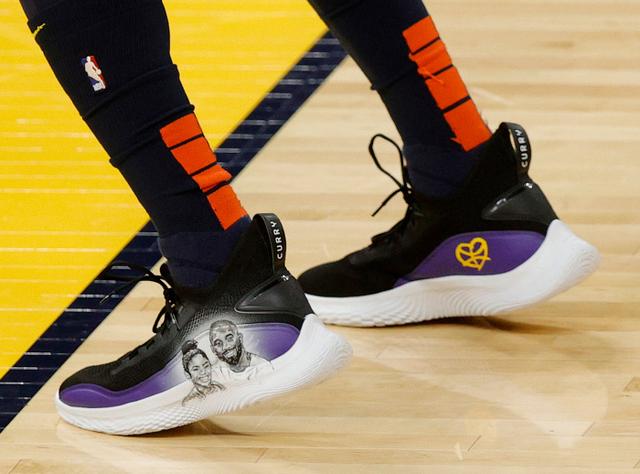 科比是几年几月几日离去，科比什么时候离去的（众多球员用自己的方式纪念黑曼巴）