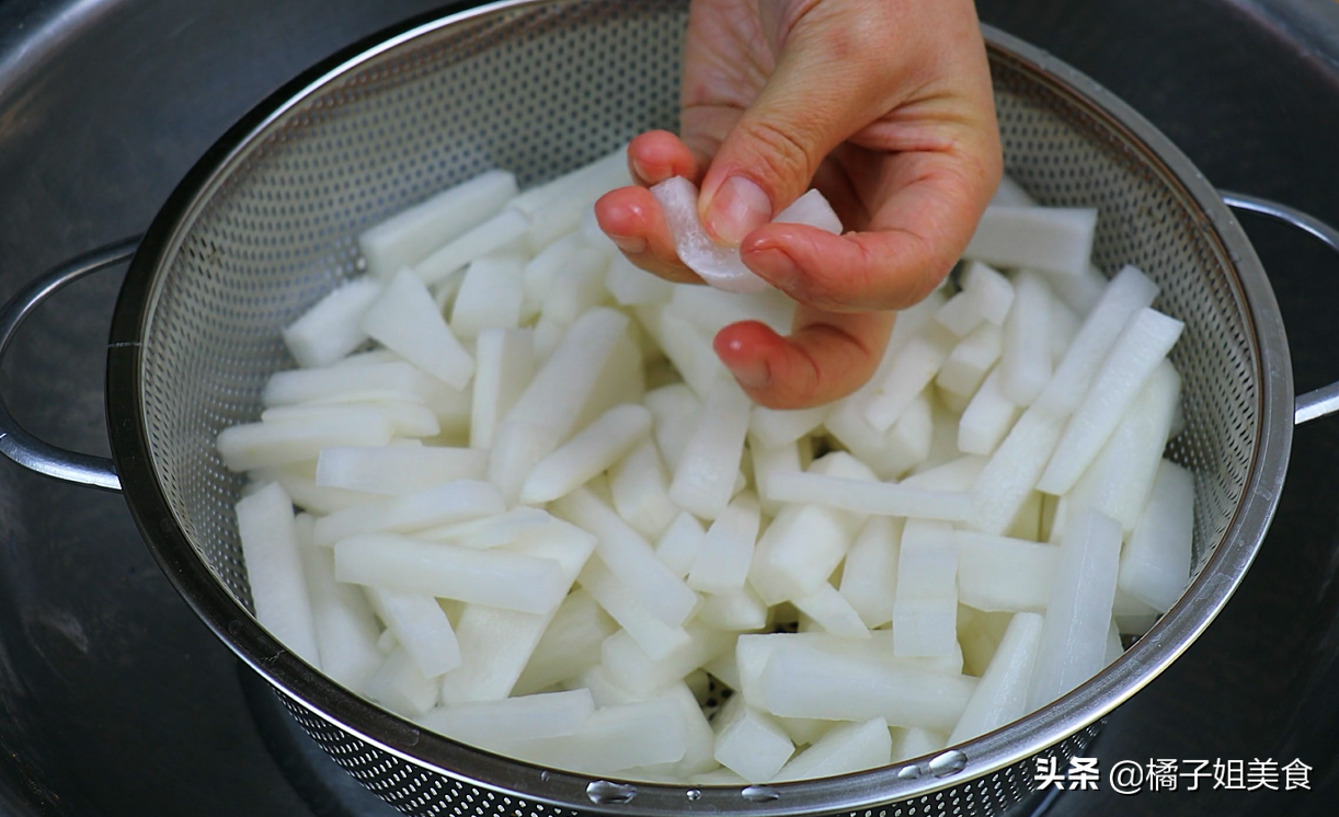 圖片[2]-【蘿卜芹菜腌菜】做法步驟圖 簡單幾步做出脆爽小菜-起舞食譜網