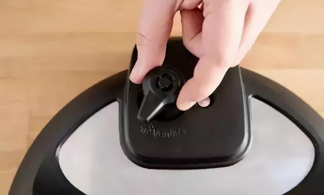 油渍时间长了怎么洗掉，油渍时间长了能洗掉吗（厨房陈年重油污）