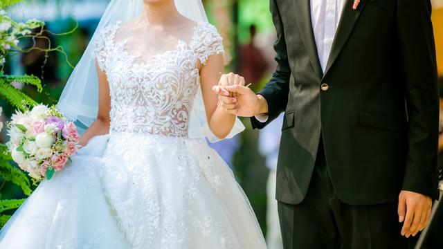 面相解析嘴角上扬的男人命运，嘴巴上扬的男人面相（心理学：男人爱不爱你）