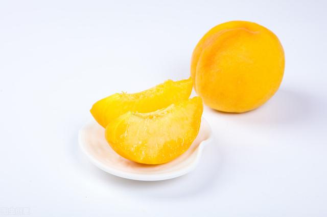 牛奶桃子能一起吃吗，桃子和牛奶可以一起吃吗（做黄桃罐头为什么要用盐水泡-壹健康经验）