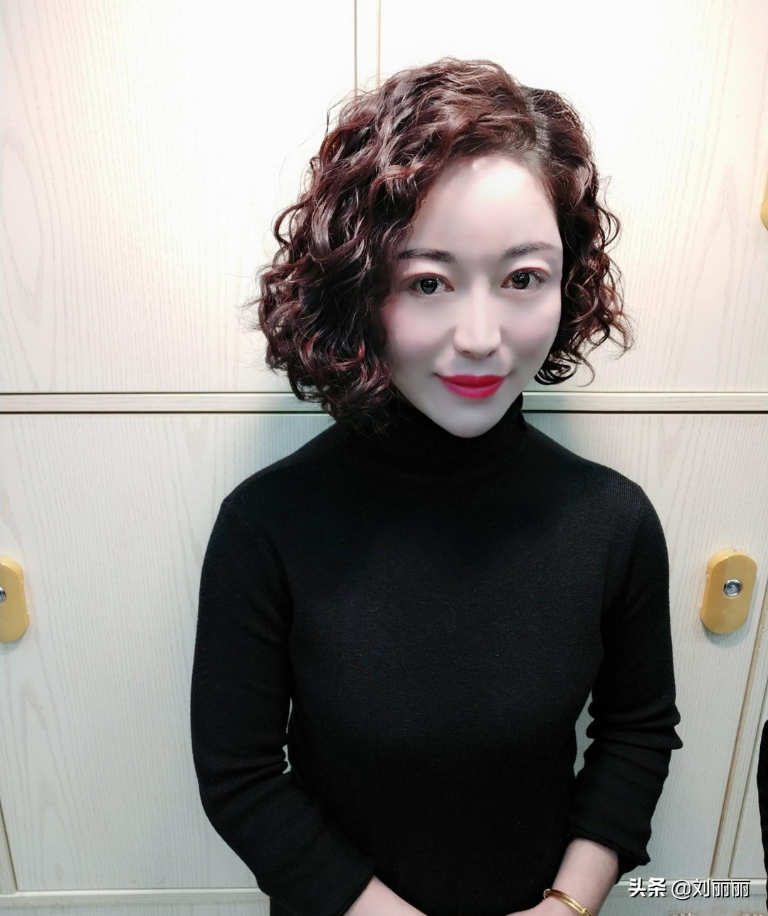 50岁女人短发烫发最新发型 女士烫发短发图片大全 新款 - 珍缘易学