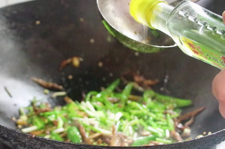 鱼干怎么做好吃，小鱼干百吃不厌的做法
