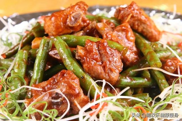 土豆的热量和一碗米饭哪个热量高，土豆的热量和一碗米饭哪个热量高些（90斤的瘦子们坚决不吃的4种家常菜）