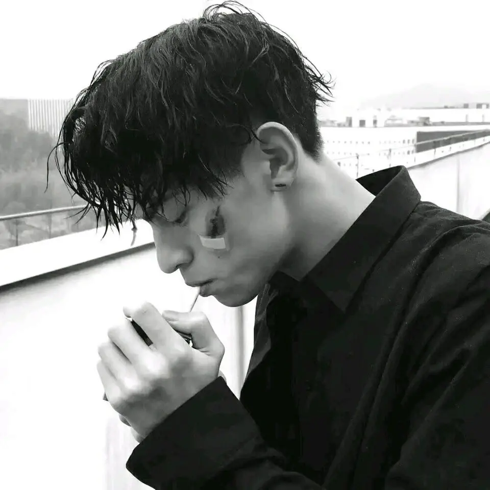 江奕/一组多张死党男头/我猜   晚风一定没有你温柔，微信头像，江奕/一组多张死党男头/我猜   晚风一定没有你温柔（熬过去就好了‖闺蜜基友死党头像）