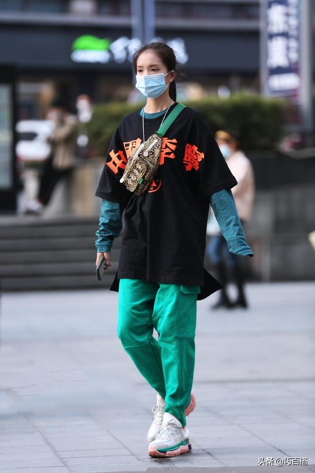 绿色衣服怎么搭配,绿色裤子搭配什么上衣(看到她们的搭配方式你就明白