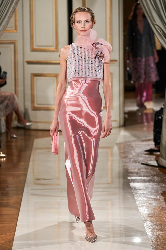 阿玛尼衣服什么档次，阿玛尼服饰什么档次（Privé2021秋季高定女装）