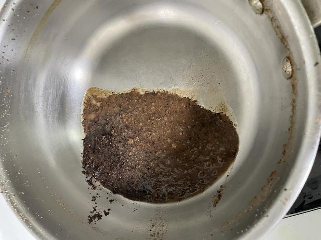 茶麸洗头几天洗一次为宜，用茶麸多久洗一次头比较好（茶麸煮水洗头第二天）