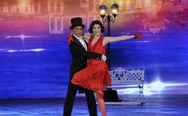 黄小琥越爱越明白,黄小琥没那么简单歌词(在2005年被李宇春唱红了) 黄小琥越爱越明白,黄小琥没那么简单歌词(在2005年被李宇春唱红了)