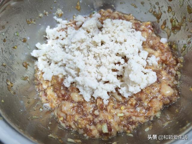 糯米莲藕丸子的做法窍门，糯米莲藕丸子的制作方法和材料（莲藕糯米丸子）