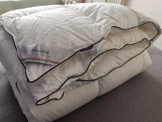 驼毛被子的优缺点，驼绒好还是羽绒被好_驼绒和羽绒被哪个好（五种常见材质被芯全方位对比）