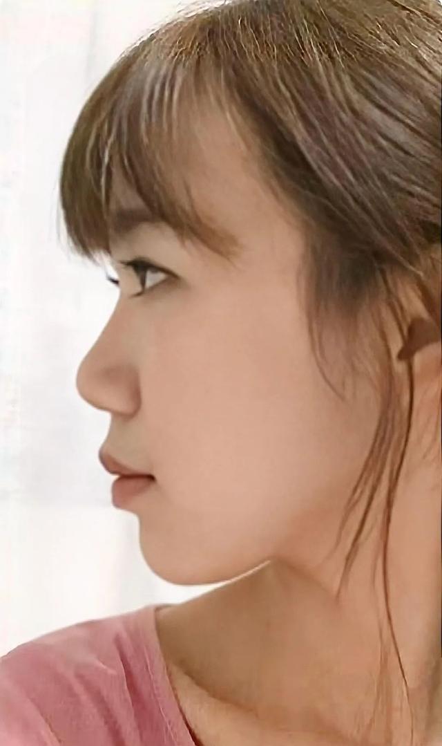 鼻梁的位置在哪，鼻梁的位置在哪个部位（她/他们的鼻子到底丑在哪儿）