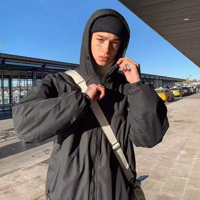 纹身男头像微信，纹身男头像（Trautvein脸上有Wake）