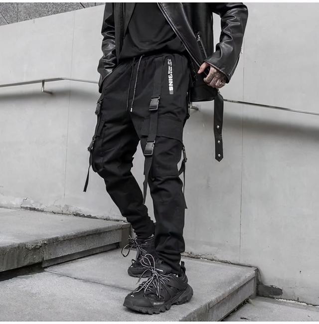 朋克风格服装怎么下这个定义呢，朋克服饰样式风格特点（教你快速入门赛博朋克-机能风穿搭）