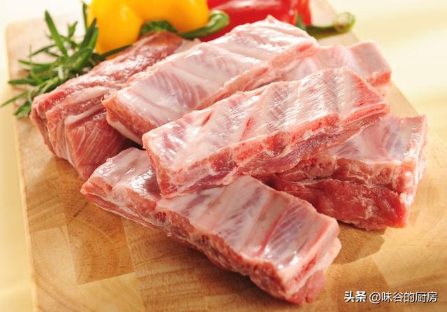 肋排和排骨的区别，猪排骨软排硬排有什么区别（小排还是肋排）
