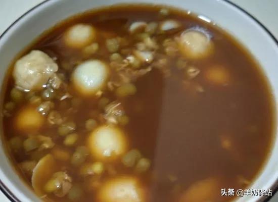 绿豆莲子汤的功效，常喝绿豆汤的好处和坏处（夏天常喝这碗汤）