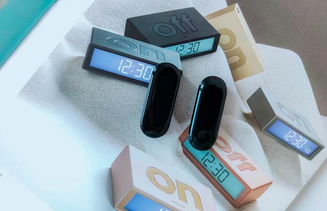 小米手环充电需要大力扣吗，小米手环使用前要不要充满电（干掉按键+血氧检测+心率监测）