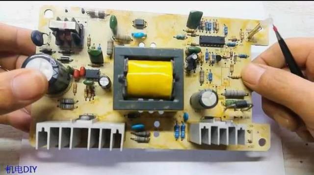 充电器进水了还能用吗，充电器进水了怎么办（如果电动车充电器进水了怎么办）