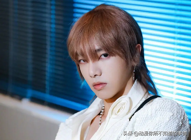 华晨宇是什么星座，神似《网球王子》不二周助