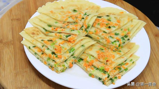 鸡蛋饼的家常做法，葱花鸡蛋饼的家常做法（快速做早餐鸡蛋饼）
