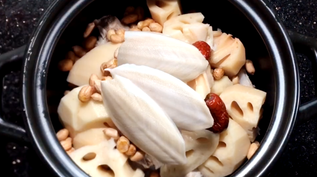 圖片[4]-【墨魚(yú)骨蓮藕湯】做法步驟圖 清熱補(bǔ)氣血 一口氣連喝2碗-起舞食譜網(wǎng)