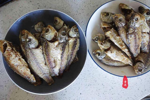 小酥鱼怎么做啊，不用吐刺的小酥鱼条条入味