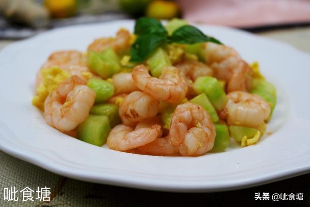 炒黄瓜怎么做好吃，鸡蛋炒黄瓜怎么做好吃（好吃好看的黄瓜炒虾仁）
