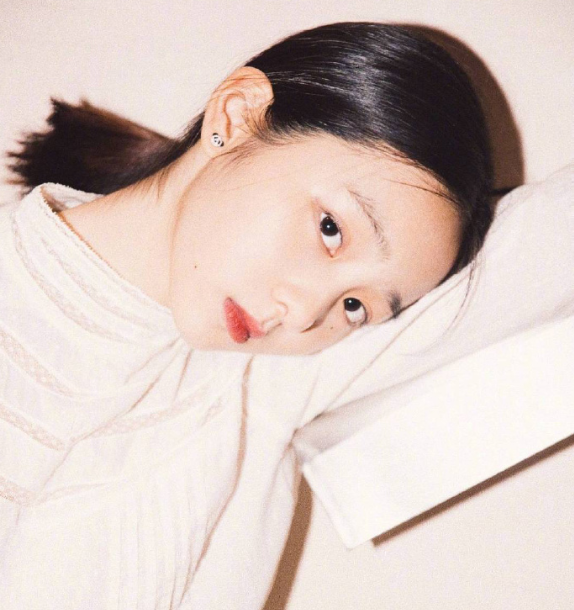 白金耳钉会过敏吗，白金耳钉会过敏吗图片（黄磊14岁女儿染发、打耳洞遭质疑）