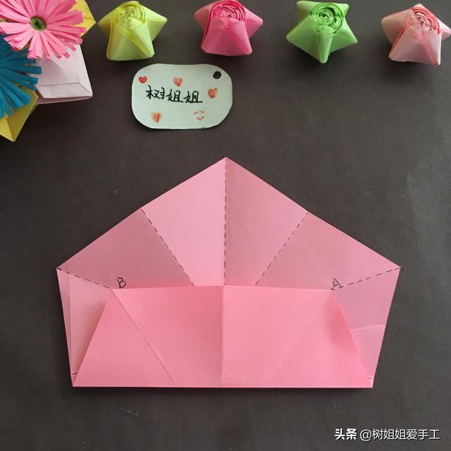 怎样折一个彩色的陀螺，陀螺怎么折陀螺（亲子折纸：可旋转的五角星）