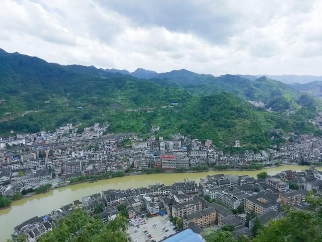 贵州必去十大景点，贵州旅游必去十大景点推荐（贵州旅行可去的十大景点）