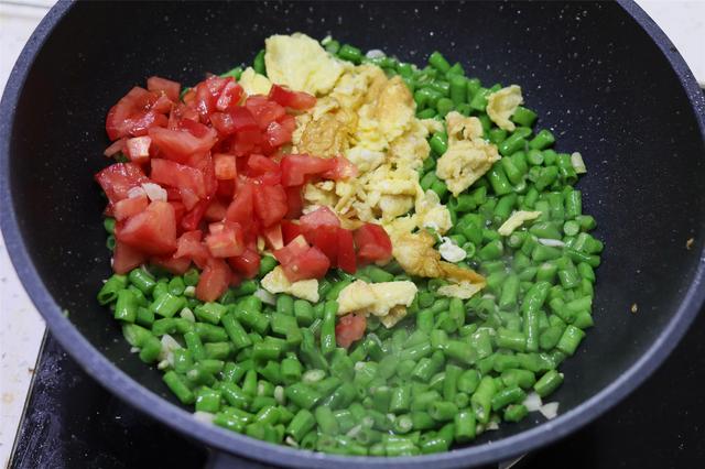 芸豆怎么炒好吃，扁芸豆怎么炒好吃（奶奶教的老式炒豆角方法）
