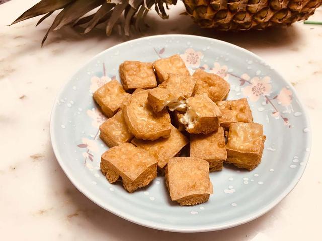 豆腐泡怎么做好吃，好吃的豆腐泡怎么做好吃（老外婆炸了50年豆腐泡）
