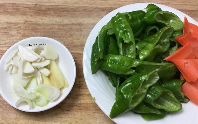 螺絲椒怎麼做好吃,醃製辣椒怎麼醃又脆又好吃視頻(螺絲椒這樣做太好吃