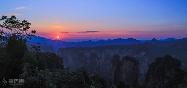 张家界的西边是哪里，张家界另一半的美——天外奇石坠人间