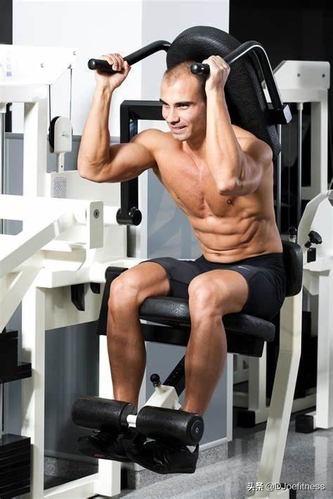 初级腹肌锻炼方法，腹肌初步锻炼（新手健身必须要了解的训练动作之五初级腹肌训练）