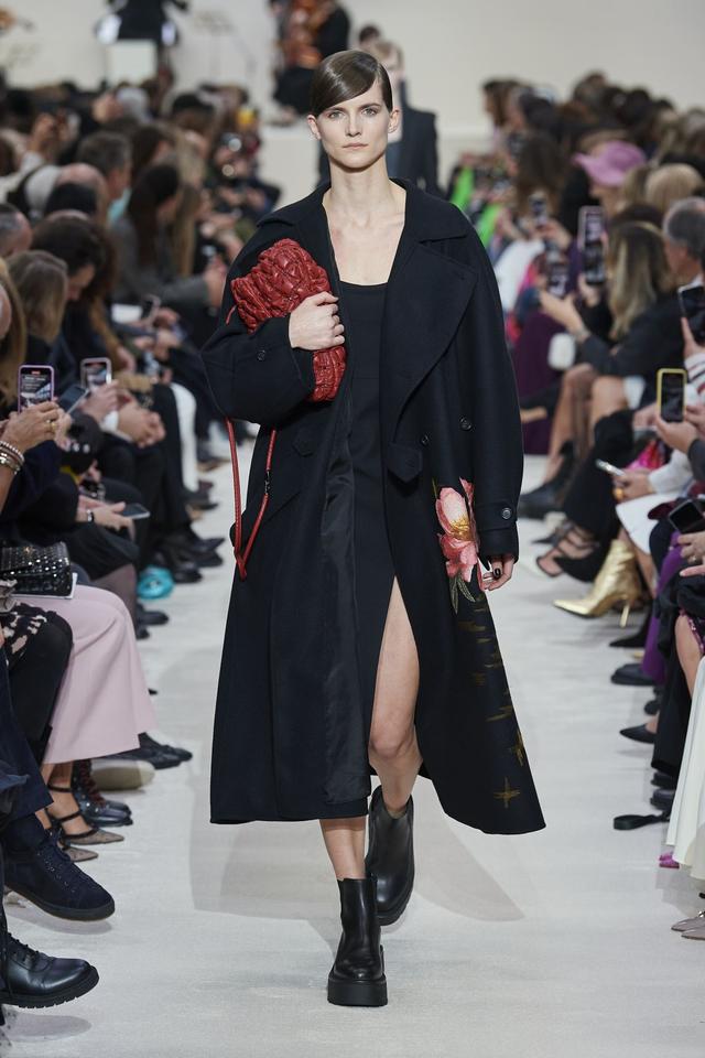 双面呢是什么料子，双面呢面料的特点和知识（盘点秋冬“粗纺花呢”大衣）