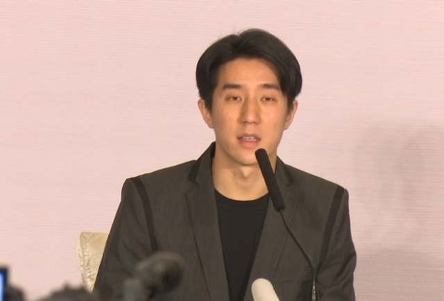 成龙儿子吸毒，成龙之子吸毒被抓+房祖名为何姓房不姓成（成龙儿子房祖名近况曝光）