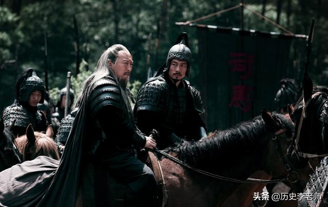 三国演义中的凤雏是谁，三国演义里的凤雏是谁（而司马懿的外号则很吓人）