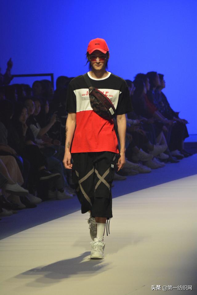 a21是以纯吗，a21 以纯（以纯线上品牌A21登陆春季广东时装周）