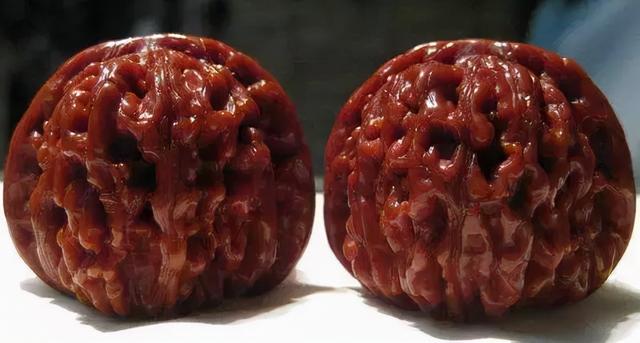 核桃怎么盘玩效果最好，盘玩核桃的正确方法（文玩核桃这样盘玩才会红得快）