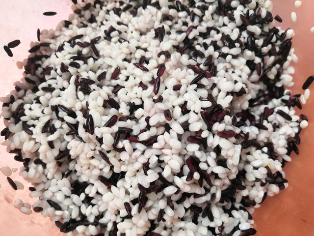 生炒糯米饭怎么做，生炒糯米饭怎么做最好吃（做糯米饭别再蒸了）