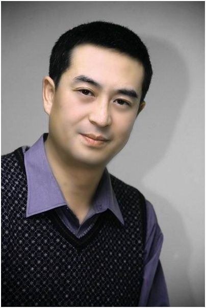 张嘉译第三任妻子，张嘉译第二任妻子是谁（与王海燕因戏生情相守13年）