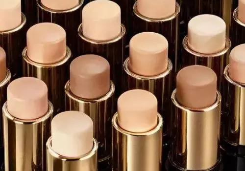 BB霜和气垫BB有什么区别，气垫bb和bb霜的区别（BB霜、气垫、粉底液、素颜霜...这些底妆区别在哪）